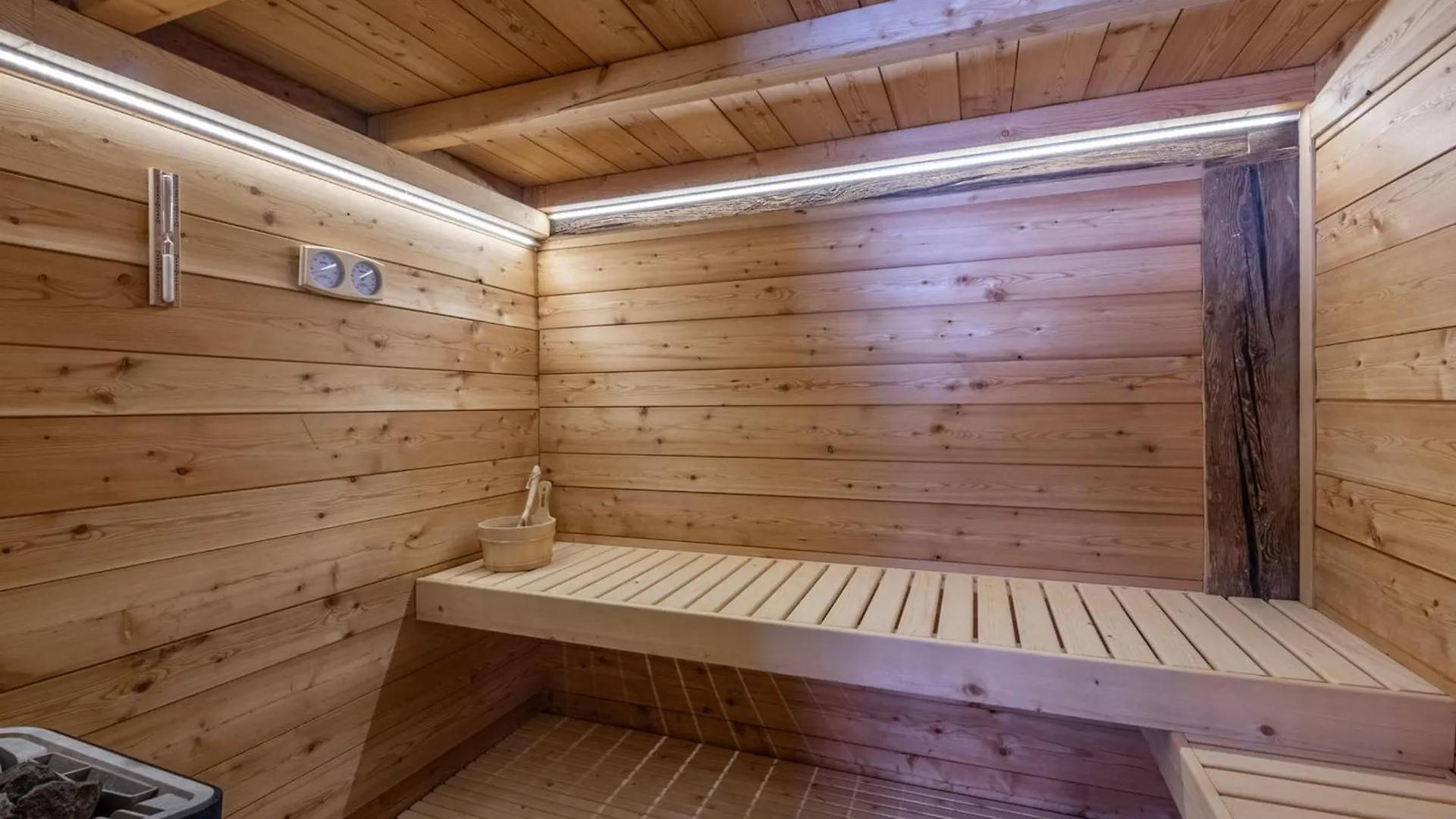 Chalet A Chamonix Avec Sauna Et Jacuzzi - Fr-1-343-253